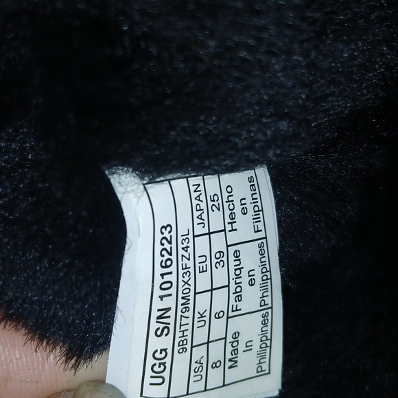 UGG Classic Short II Sheepskin Classic - Picture 7 of 9